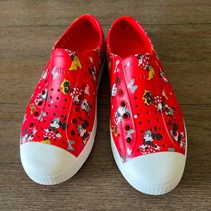 Disney Minnie Mouse size 6 Native shoes